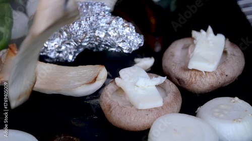 バーベキューで焼くエリンギと椎茸