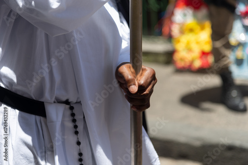 Carta da parati Catholic faithful are seen participating in the procession in honor of Our Lady of the Rosary in Pelourinho, Salvador, Bahia