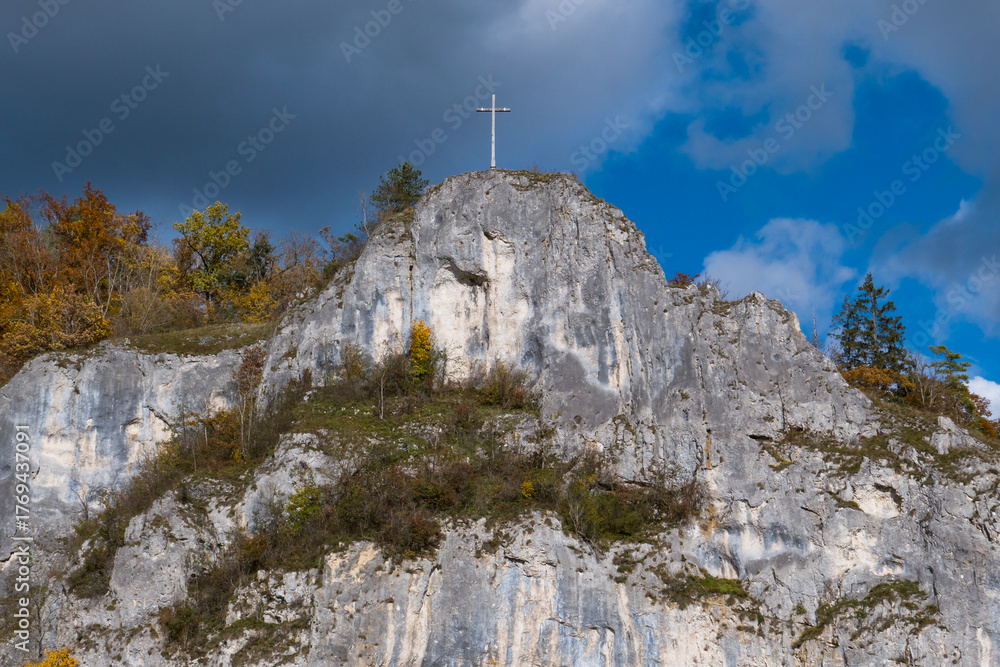 Fototapeta premium Kreuzfelsen bei Gutenstein im Oberen Donautal, Schwäbische Alb