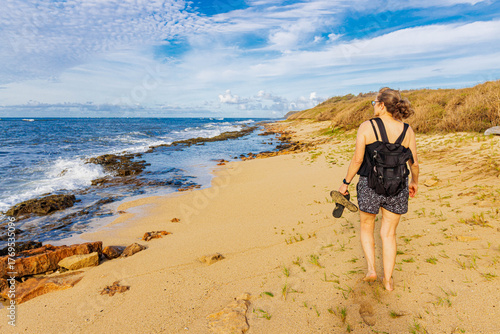 Canvastavla Female Tourist Walking on Hale O Lono Beach, Molokai, Hawaii, USA