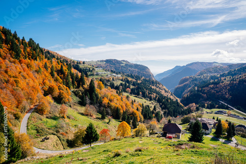 Cuadro en lienzo Autumn colors paint the Altopiano di Asiago hillsides with a village nestled bel