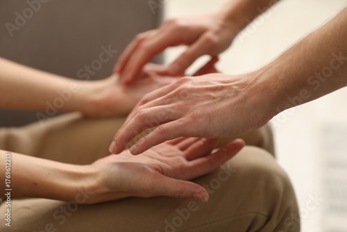 Fotografie Reiki master healing patient's aura during therapy indoors, closeup