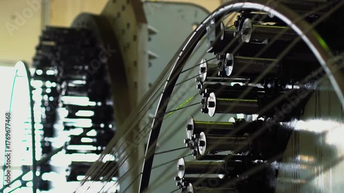 Spinning spindles ensure fast winding. Weaving of metal hoses.