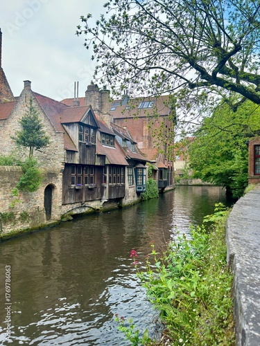 canal in bruges belgium