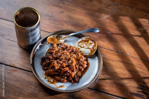 Bild auf Leinwand A can of chilly and a plate with chilly beans on it ready to be devoured