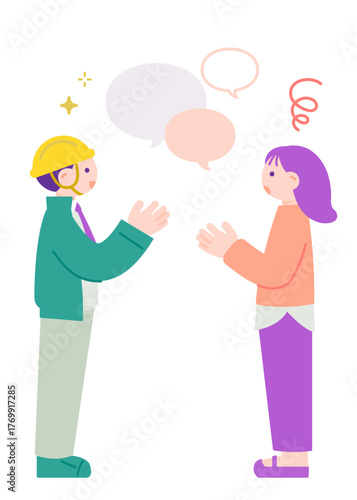 ヘルメットをかぶった作業員と問題を抱える顧客とのやり取り