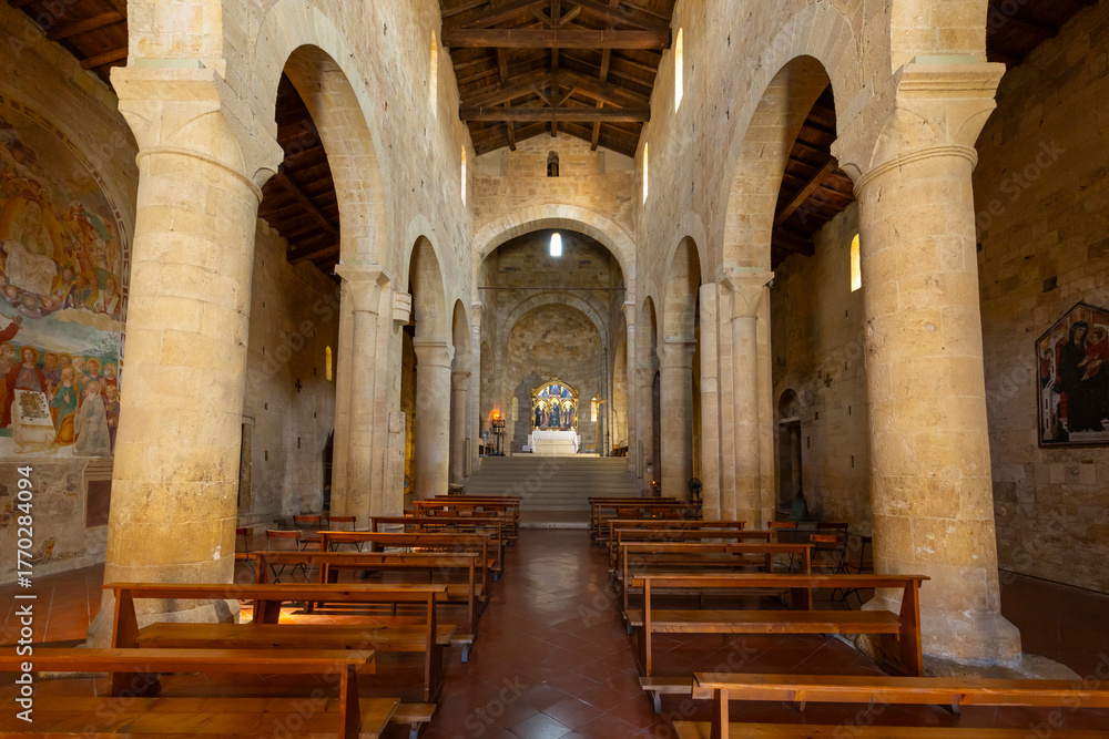 Obraz premium Interior view of the Badia a Isola church in Monteriggioni, Tuscany