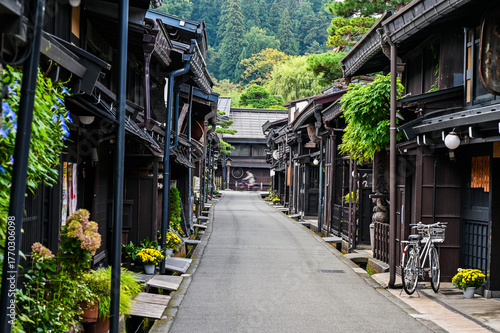 Wallpaper Mural 日本岐阜飛騨高山の古い街並み Torontodigital.ca