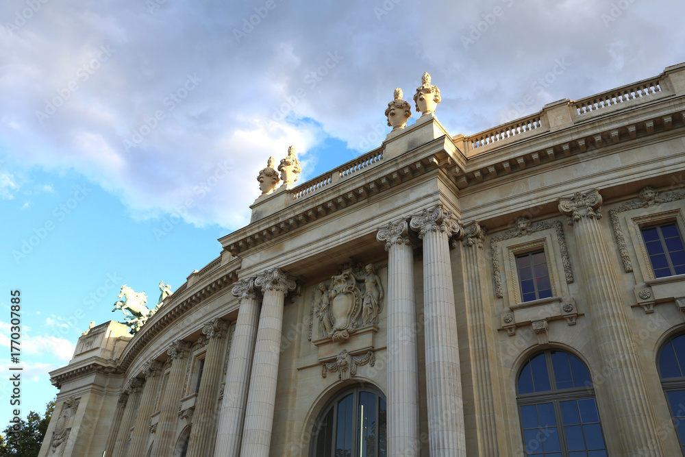 Obraz premium Façade du Grand Palais à Paris