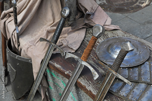 espadas y armaduras  medievales artesanales hechas a mano forjadas 4M0A8061-as25