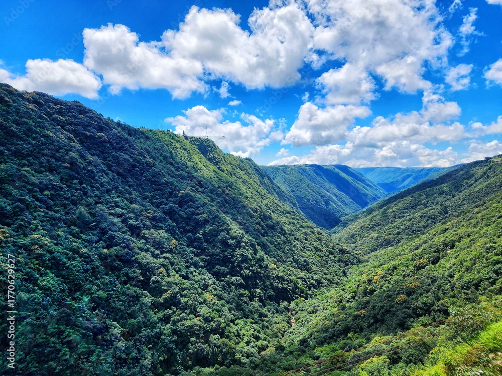 Fototapeta premium LUSH GREEN MOUNTAINS WRAPPED IN CLOUDS