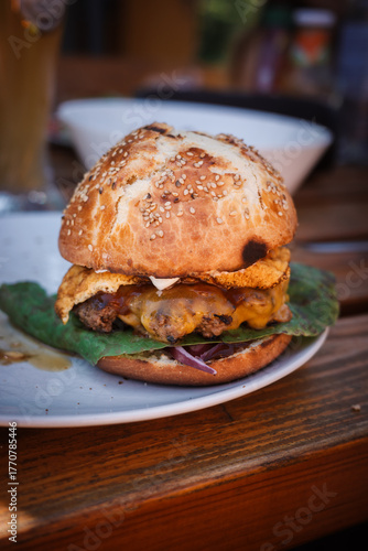 Beefburger mit selbstgemachten Buns
