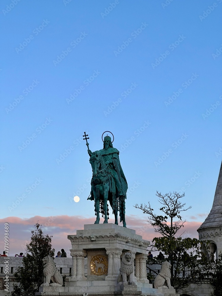 Fototapeta premium Saint stephen i horse statue in budapest at sunset