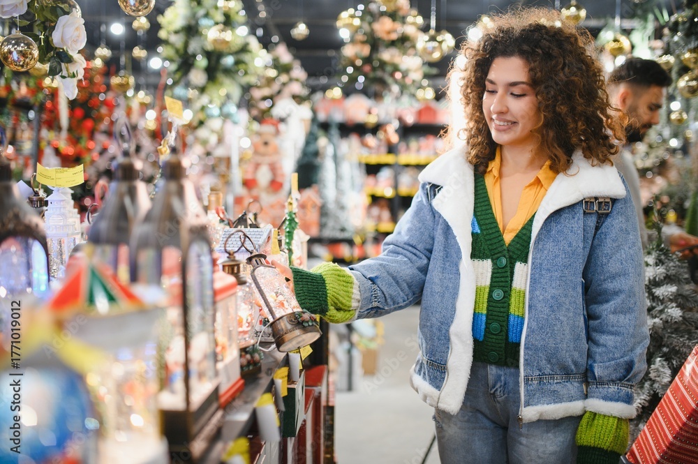 Obraz premium Woman shopping for christmas holiday decorations in store