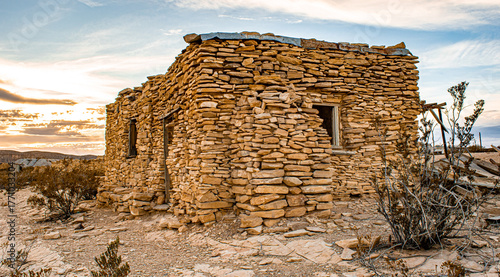 Tableau sur toile Crumbling Stone Ruins of the Terlingua Quicksilver Mining Camp