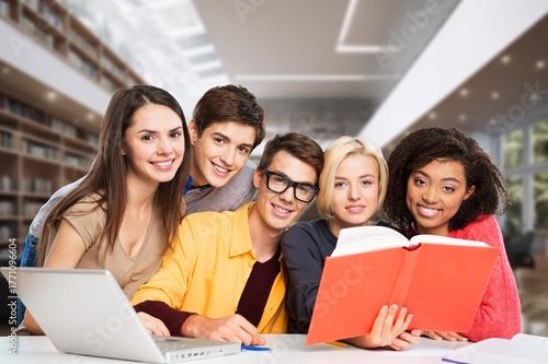 Wallpaper Mural Diverse Group of workers or Students Collaborating in Discussion Torontodigital.ca