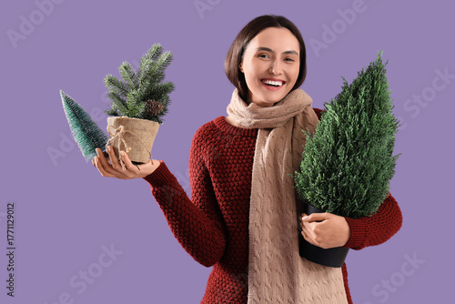 Young woman with Christmas ...