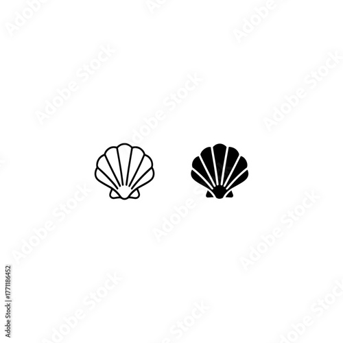 Sea shell icon. Set of pearl shell icons. Vector illustration. Shell vector icons.