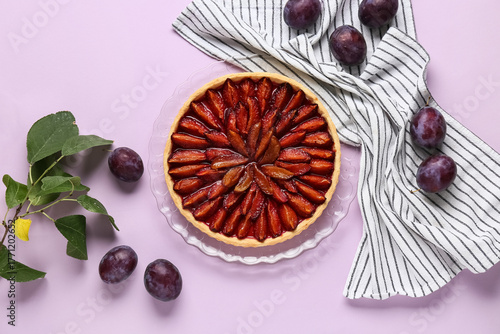 Homemade plum tart with fre...