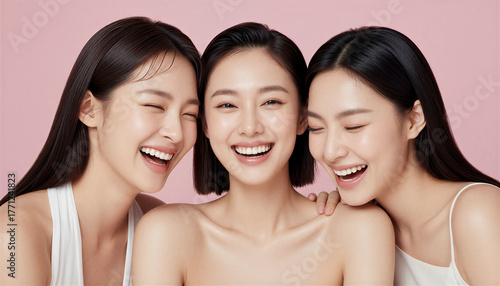 3人の女性 幸せそうな笑顔 ビューティー
