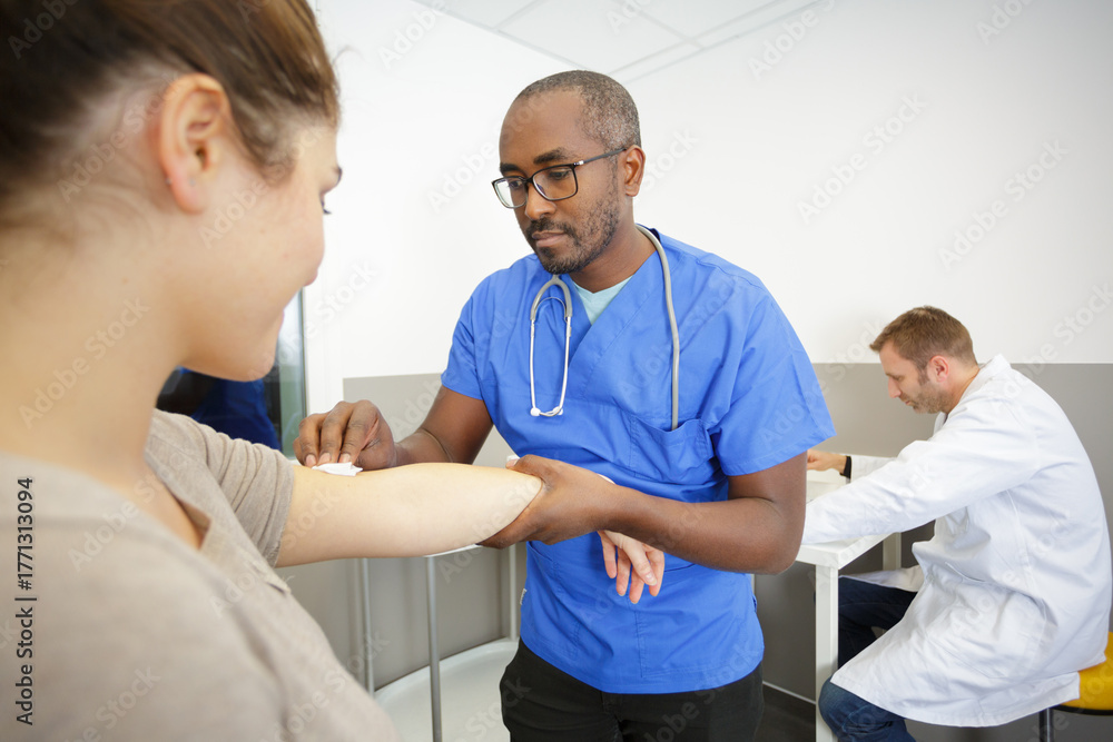 Fototapeta premium doctor using an otoscope to look at his patient