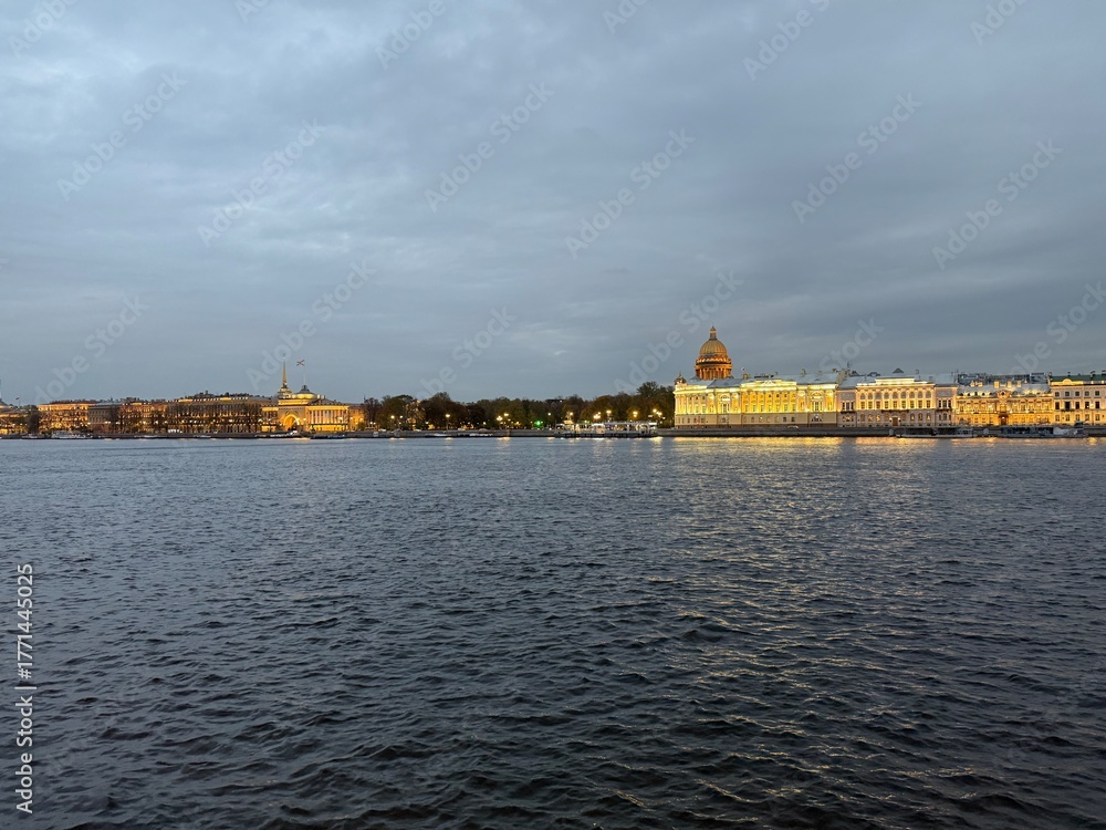Obraz premium city river at the twilights, neva riverside 