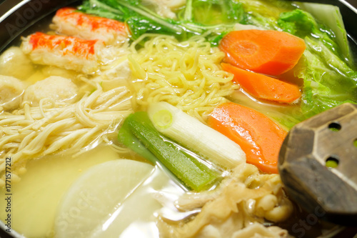 A hot pot dish simmered with vegetables like green onions, daikon radish, and carrots, along with crab and chicken—a famous winter delicacy in Japan.