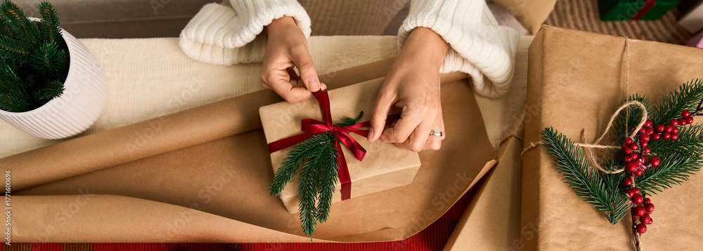 Obraz premium Creative gift wrapping for a festive celebration during the joyful Christmas season