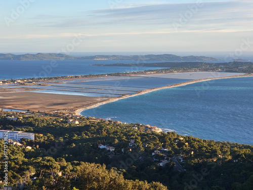 Double tombolo de la presqu'île de Giens. Hyères, Var,
 France