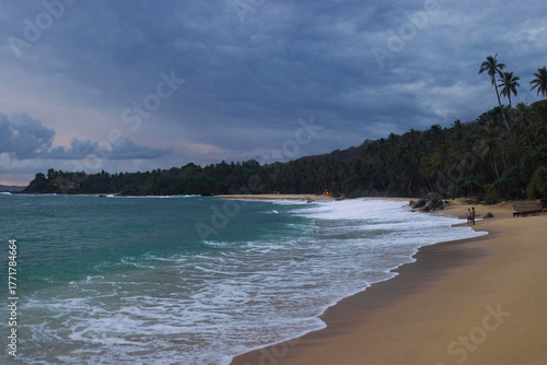 Fotografía Stormy Evening at the Beach