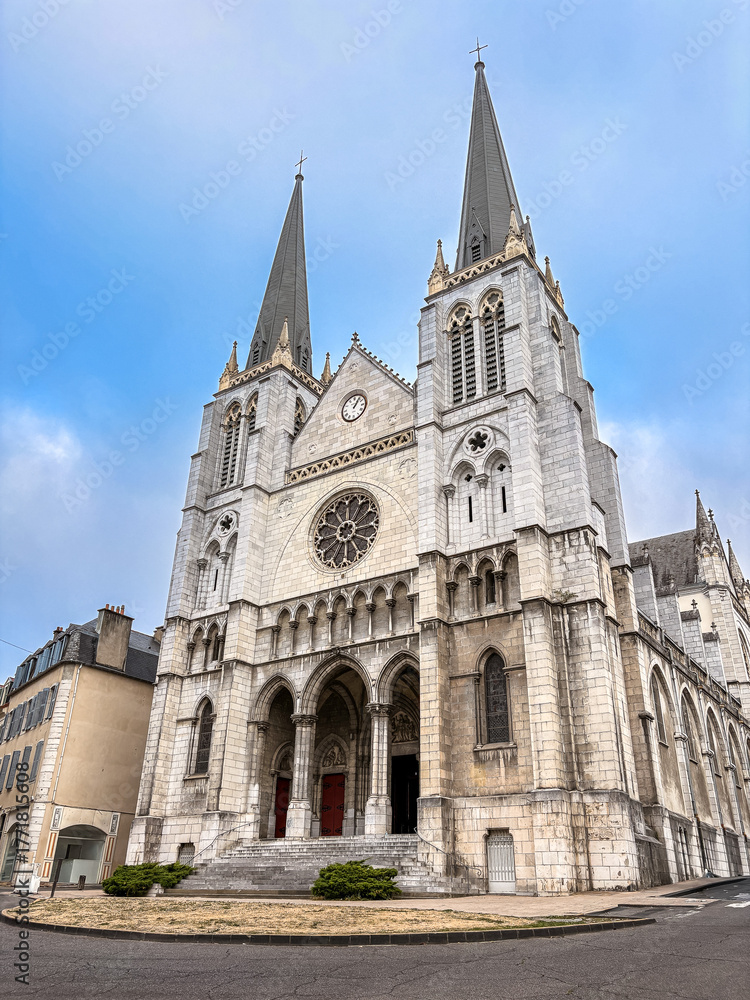 Obraz premium Traditional Cathedral building in Pau, France