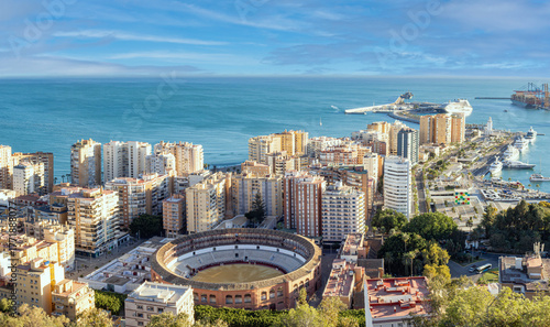 Málaga : son port, son arène, ses immeubles