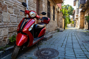 Bilder mit Rahmen Roller Roter Roller in Kaleici Antalya  © Vlad Rakin