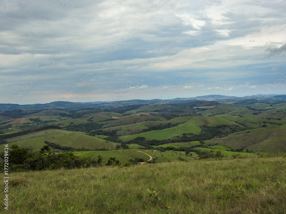 Fototapeta premium meadow view with mountains and cloudscape