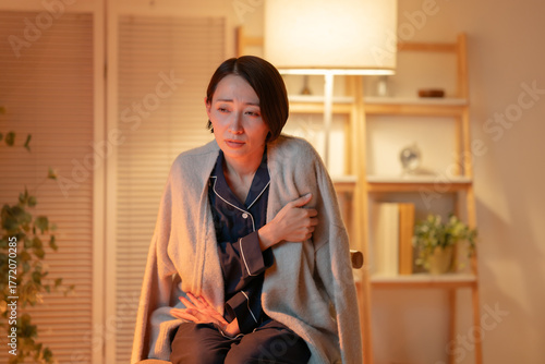 Schilderij op canvas 寒さに震える女性