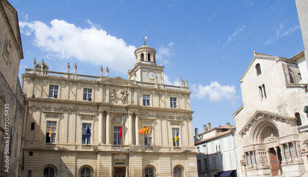 Obraz premium The Primatial Basilica of Saint-Trophime and Arles City Hall on Place de la République in Arles, Provence-Alpes-Côte d'Azur, France