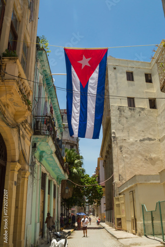 Photography Bandera de Cuba en la Habana, en un día soleado.