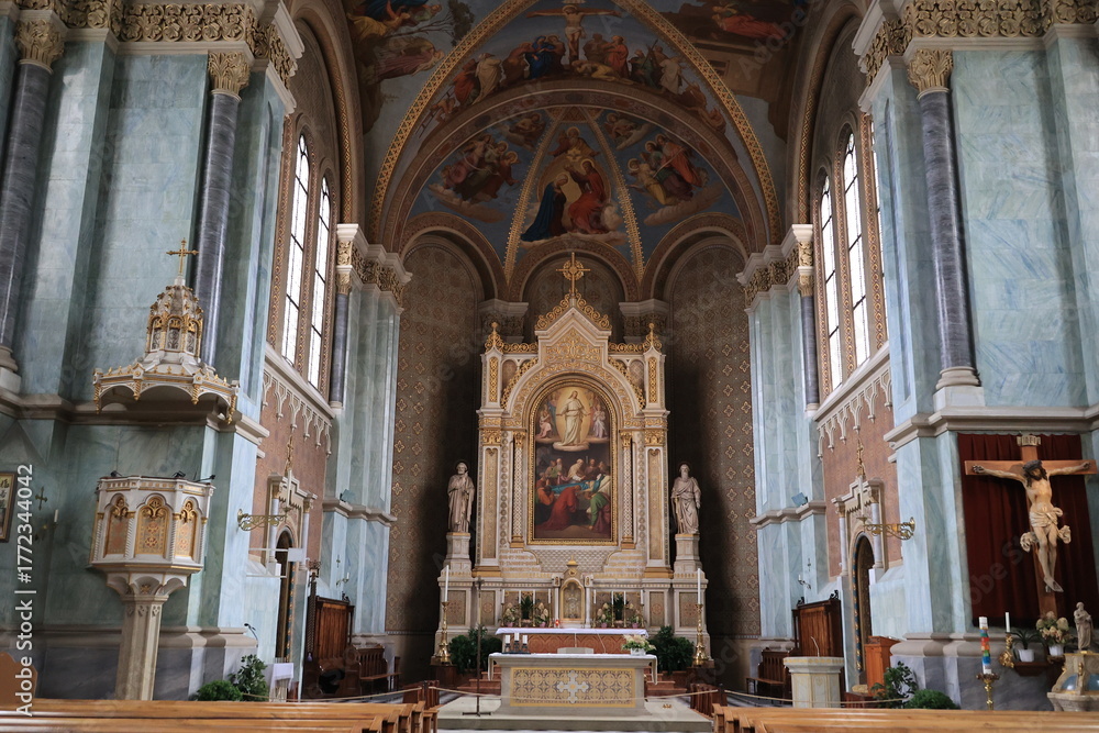 Obraz premium Interior view of the parish church in Bruneck, South Tyrol, Italy