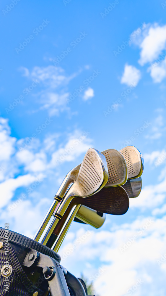 Fototapeta premium 複数のゴルフクラブ