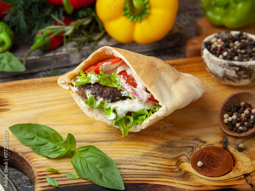 Kufta in Lafa with vegetables