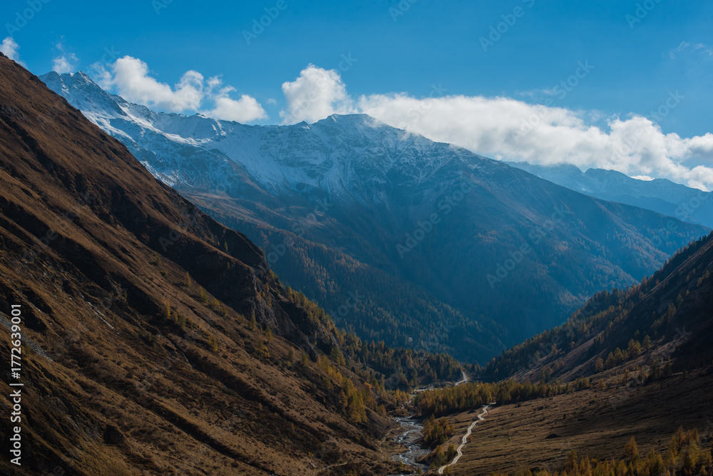 Fototapeta premium Autumn in the Austrian Alps near Grossglockner