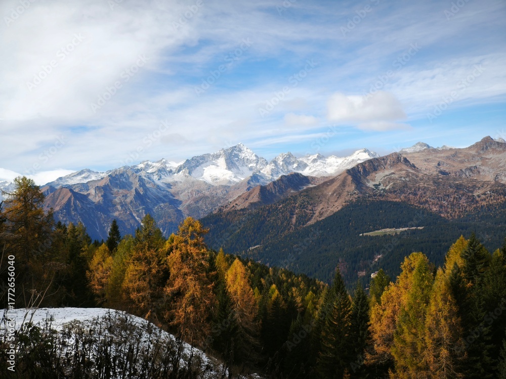 Obraz premium winter hiking in dolomiti di brenta italy