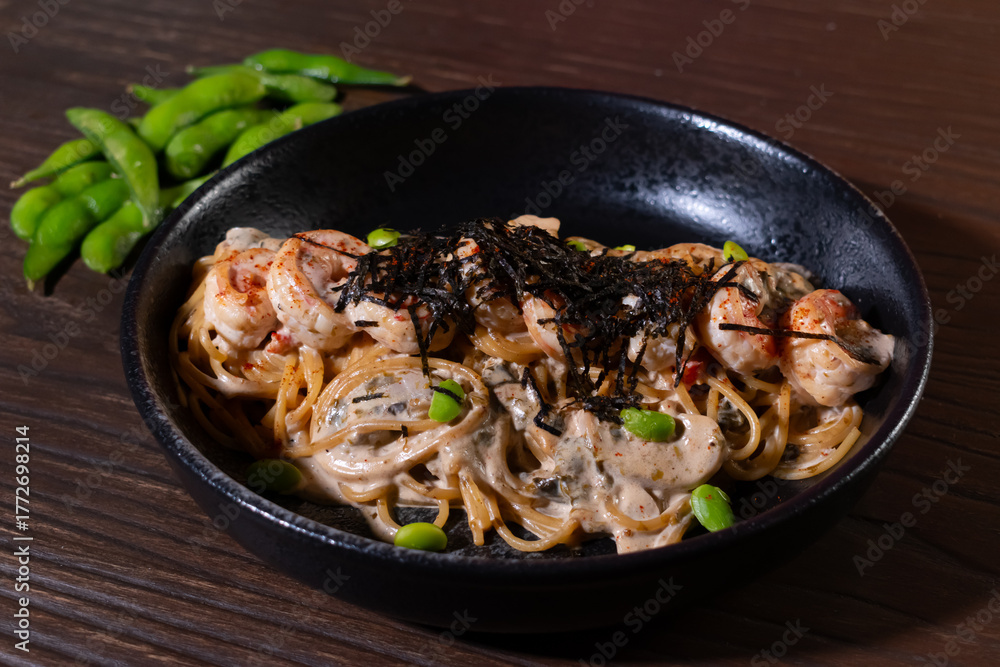 Fototapeta premium Spaghetti Seaweed Pesto With Prawns and Mushroom