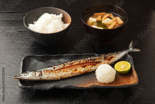 秋刀魚の塩焼き定食