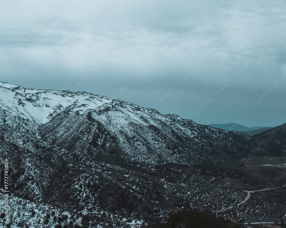 Fototapeta premium snow covered mountains