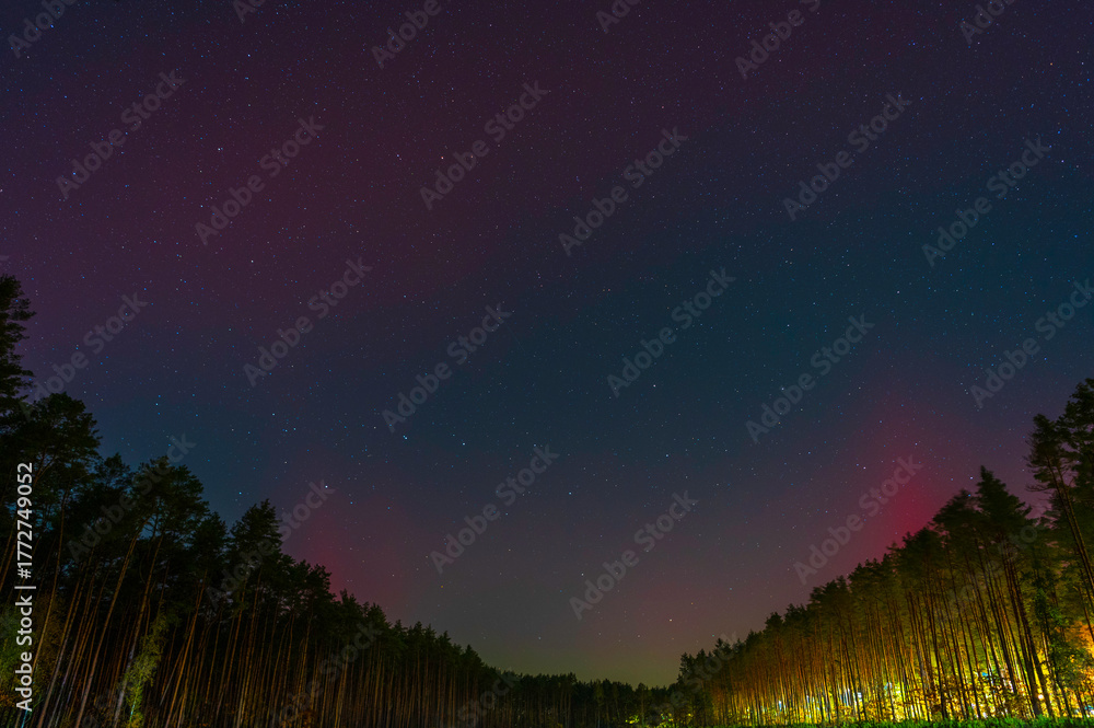 Fototapeta premium Red Flames Over Masovia: Aurora Borealis near Wyszków (October 18, 2025)