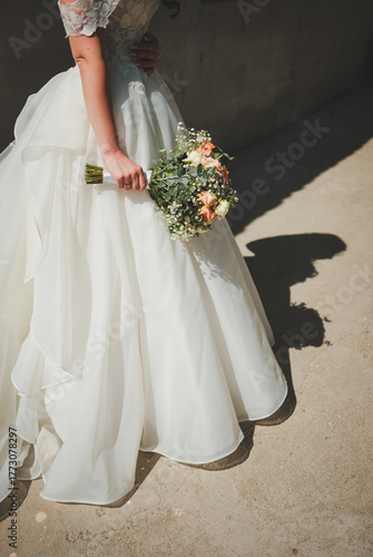 bride holding bouquet