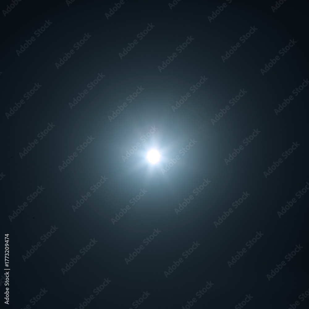 Obraz premium Bright full moon shining in night sky