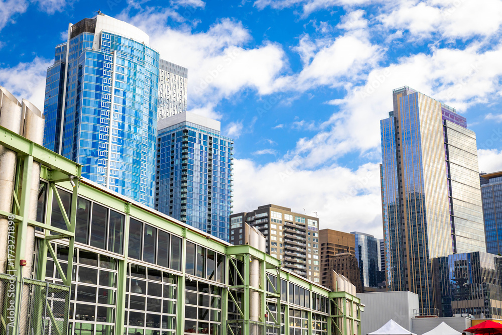 Fototapeta premium Modern Buildings and Skyscrapers on Seattle Bright Summer Day