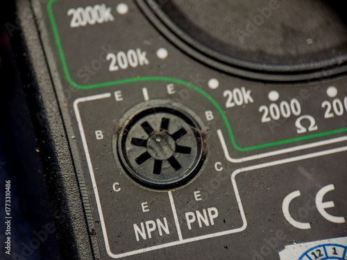 Papier peint Transistor testing socket on a multimeter with NPN and PNP type indicators for c